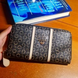 NWOT GUESS Clutch Womens Wallet Black Beige